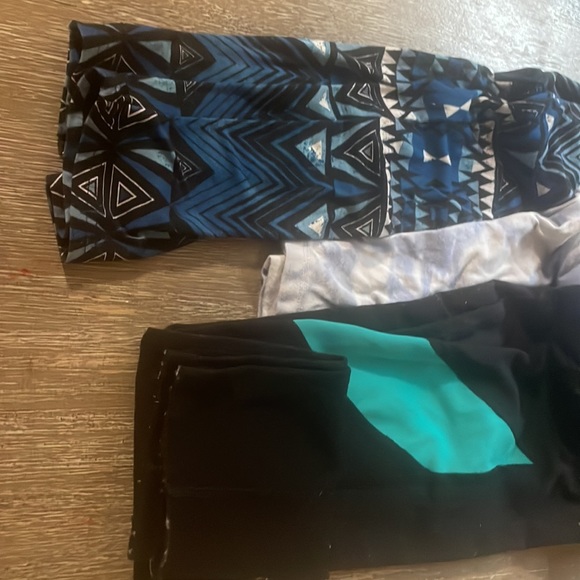 2 pairs of capris one pair leggings - Picture 2 of 3